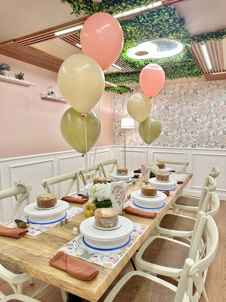 Salón montado para una actividad de repostería de Pasiphae Bakery
